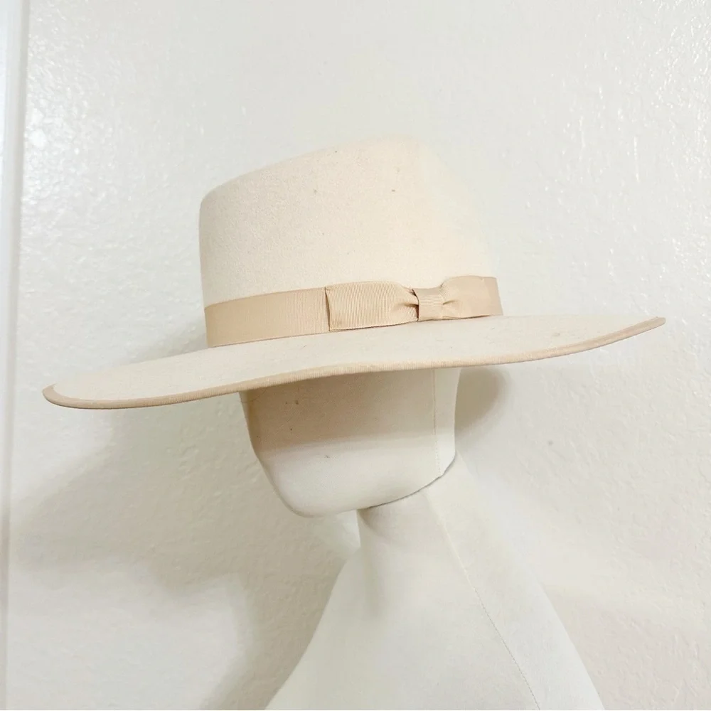 Lack of color IVORY RANCHER hat